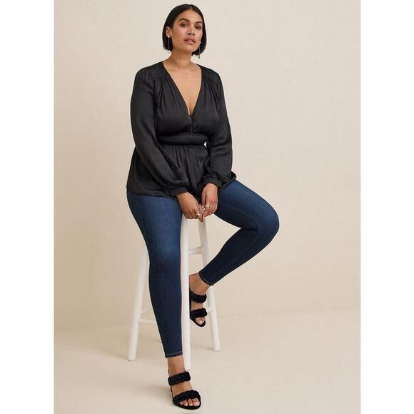 Torrid Peplum Satin Smocked waist Black top Size 5 5x plus size plus size holida - Picture 1 of 11